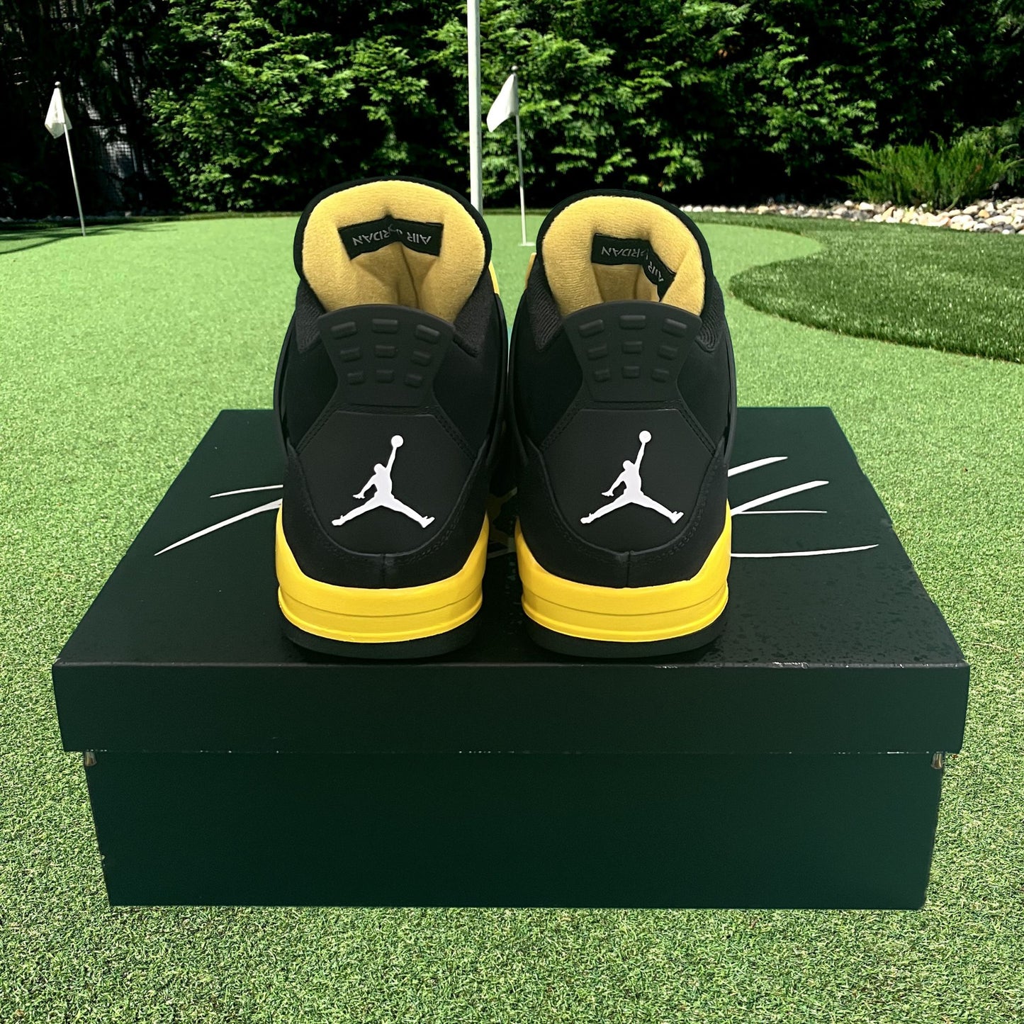 Air Jordan 4 Retro Thunder 2023